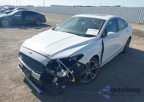 2020 Ford Fusion Titanium z USA, uszkodzony, nr VIN 3FA6P0K93LR153001